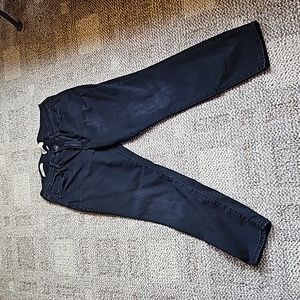 Universal thread, mid rise, skinny jeans in black.